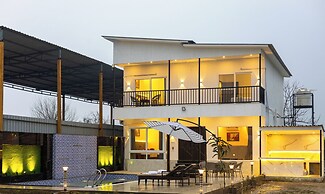 Unique Farmhouse by ELIVAAS