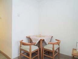 Chic Brown Touch Studio At Apartment Collins Boulevard