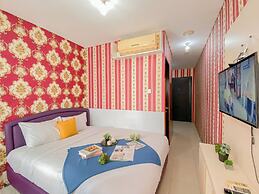 Classic Red Studio At Nifarro Park Apartment