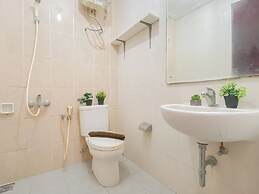 Classic Red Studio At Nifarro Park Apartment