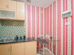 Classic Red Studio At Nifarro Park Apartment