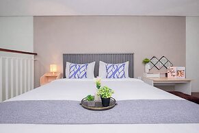 Stunning Studio Loft At Nifarro Park Apartment