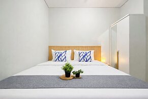 Airy And Comfortable 2Br At Nifarro Park Apartment