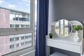 Airy And Comfortable 2Br At Nifarro Park Apartment