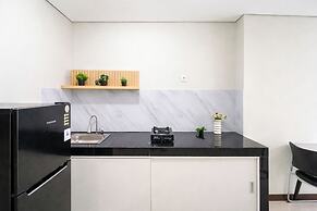 Airy And Comfortable 2Br At Nifarro Park Apartment
