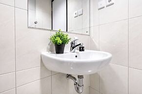 Airy And Comfortable 2Br At Nifarro Park Apartment