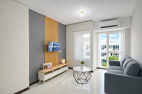 Airy And Comfortable 2Br At Nifarro Park Apartment