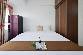 Comfy White Studio At Poris 88 Apartment