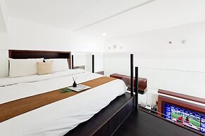 Classic Comfy Studio Loft At Apartment Bintaro Icon