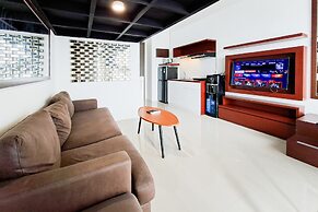 Classic Comfy Studio Loft At Apartment Bintaro Icon