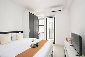 Bright And Comfy Studio Apartment At Transpark Cibubur