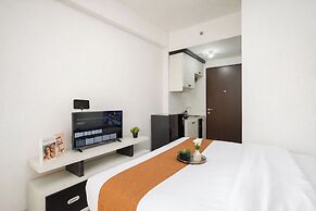 Bright And Comfy Studio Apartment At Transpark Cibubur