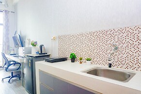 Smart Layout Studio At Dave Apartment Near Universitas Indonesia