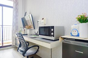 Smart Layout Studio At Dave Apartment Near Universitas Indonesia
