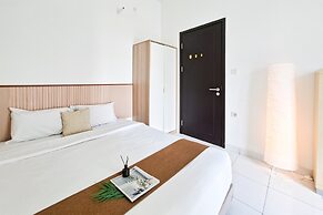 Lavish White 1Br At Casa De Parco Apartment