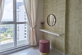 Lavish White 1Br At Casa De Parco Apartment