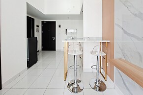 Lavish White 1Br At Casa De Parco Apartment