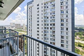 Lavish White 1Br At Casa De Parco Apartment