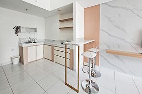 Lavish White 1Br At Casa De Parco Apartment