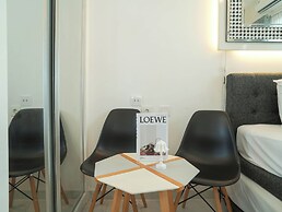 Chic And Comfortable Studio Room At Apartment Sky House Bsd