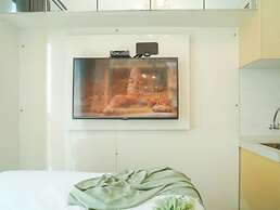 Chic And Comfortable Studio Room At Apartment Sky House Bsd