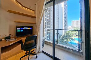Bright And Comfortable Studio Room At Apartment Sky House Bsd