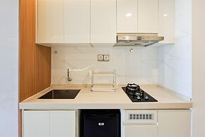Bright And Comfortable Studio Room At Apartment Sky House Bsd
