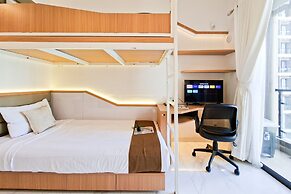 Bright And Comfortable Studio Room At Apartment Sky House Bsd