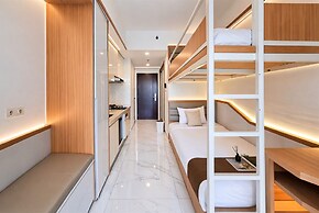 Bright And Comfortable Studio Room At Apartment Sky House Bsd