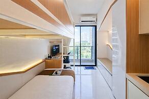 Bright And Comfortable Studio Room At Apartment Sky House Bsd