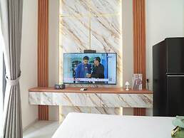 Bright And Homey Studio Room At Apartment Sky House Bsd