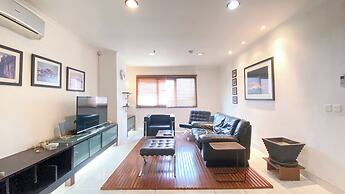 Homey And Elegant 2Br At Permata Senayan Apartment