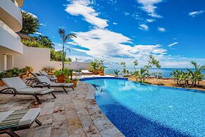 Oceanfront, 8th-floor Condo With Pool, Pool spa & Large Balcony