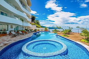 Oceanfront, 8th-floor Condo With Pool, Pool spa & Large Balcony