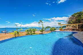 Oceanfront, 8th-floor Condo With Pool, Pool spa & Large Balcony