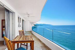 Oceanfront, 8th-floor Condo With Pool, Pool spa & Large Balcony