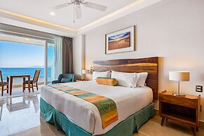 Oceanfront, 8th-floor Condo With Pool, Pool spa & Large Balcony