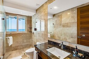 Oceanfront, 8th-floor Condo With Pool, Pool spa & Large Balcony