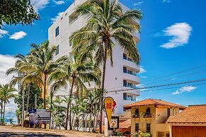 Oceanfront, 8th-floor Condo With Pool, Pool spa & Large Balcony