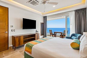Oceanfront, 8th-floor Condo With Pool, Pool spa & Large Balcony