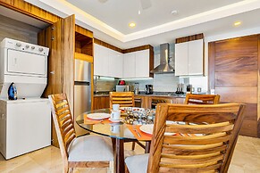 Oceanfront, 8th-floor Condo With Pool, Pool spa & Large Balcony