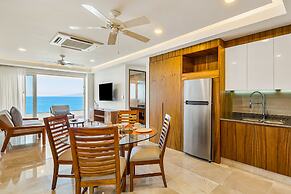 Oceanfront, 8th-floor Condo With Pool, Pool spa & Large Balcony