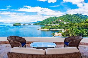 Oceanfront Condo With Rooftop Infinity Pool, Panoramic Views, Balcony,