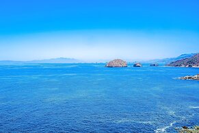 Oceanfront Condo With Rooftop Infinity Pool, Panoramic Views, Balcony,