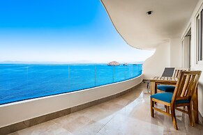 Oceanfront Condo With Rooftop Infinity Pool, Panoramic Views, Balcony,