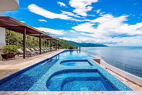 Oceanfront Condo With Rooftop Infinity Pool, Panoramic Views, Balcony,