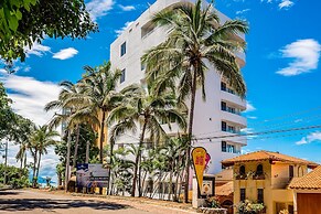 Oceanfront Condo With Rooftop Infinity Pool, Panoramic Views, Balcony,