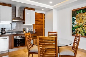 Oceanfront Condo With Rooftop Infinity Pool, Panoramic Views, Balcony,