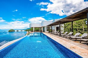Oceanfront Condo With Rooftop Infinity Pool, Panoramic Views, Balcony,
