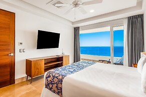 Oceanfront Condo With Rooftop Infinity Pool, Panoramic Views, Balcony,